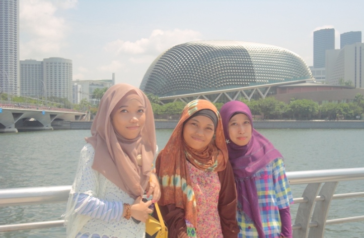 3 little girls who's took short vacation in SG